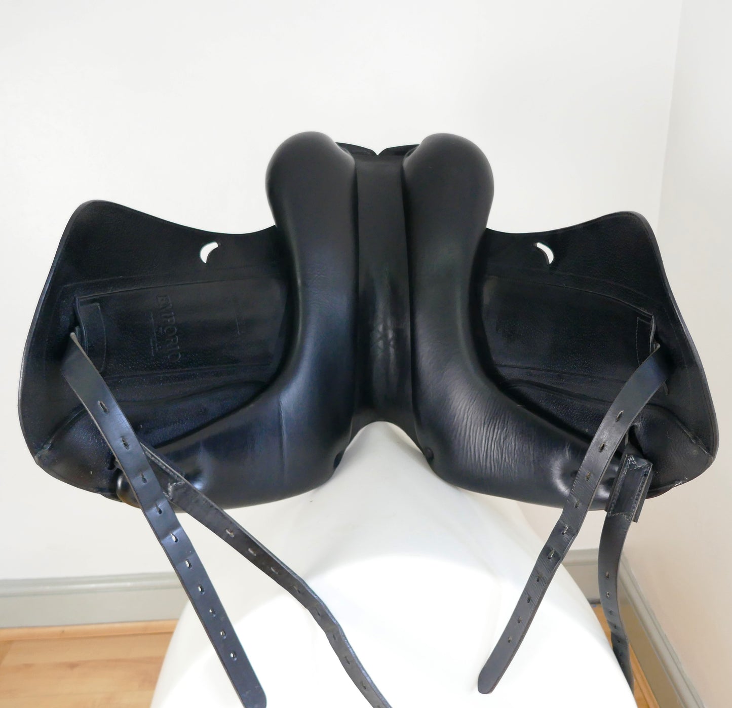 Equipe Emporio Special Single Flap Dressage Saddle - 17" Medium-Wide (+1) Black TD103