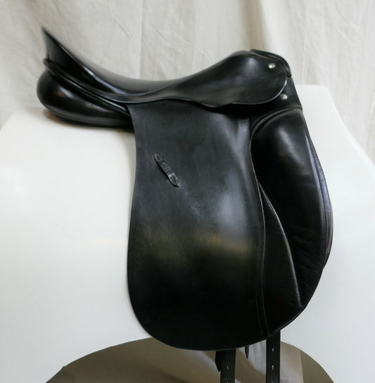 Passier Grand Gilbert Dressage Saddle - 17.5" Medium Black D2110