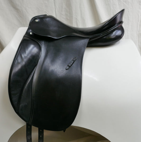 Passier Grand Gilbert Dressage Saddle - 17.5" Medium Black D2110