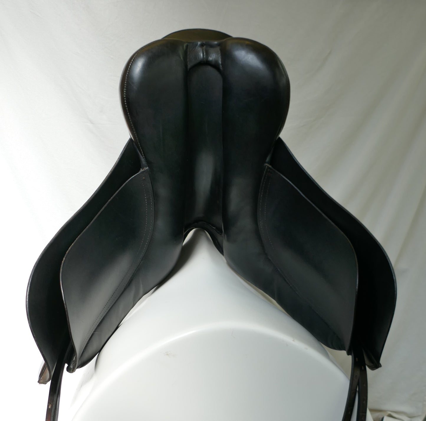 Albion Style Dressage Saddle - 18" Narrow Medium Black D905