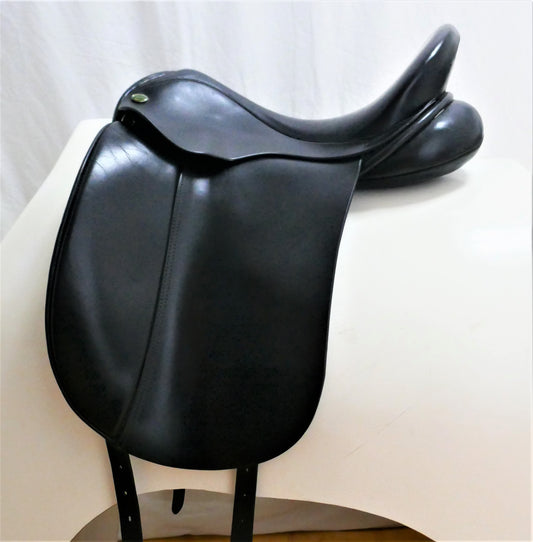 Batchelors Of Epping Dressage Saddle - 17" Medium Wide Black TD31