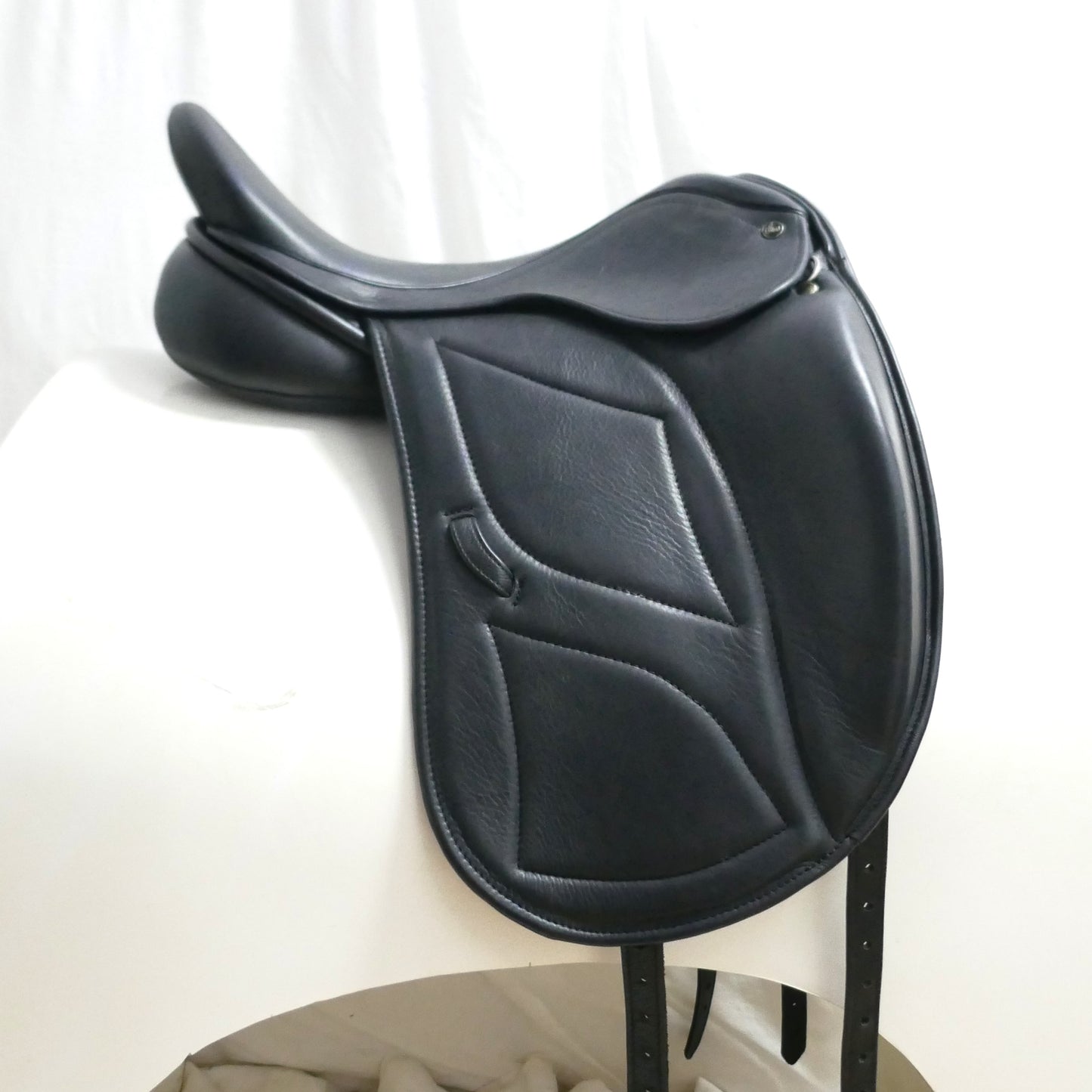 Ideal Impala Professional Dressage Saddle - 17.5" Medium-Wide Black TD72